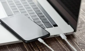 Cara Memindahkan Foto dari iPhone ke Laptop, 1. Cara Memindahkan Foto dari iPhone ke Laptop Windows Menggunakan Kabel USB