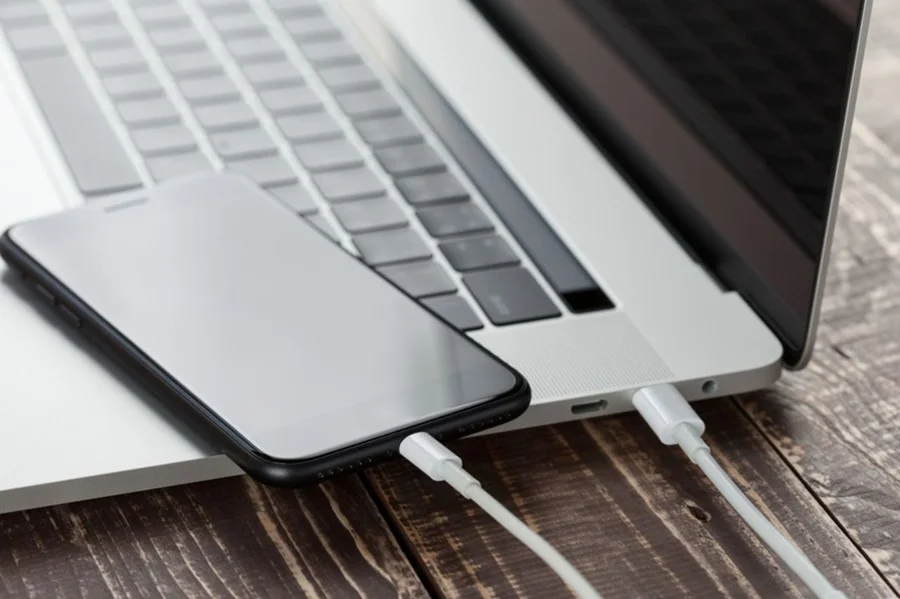 Cara Memindahkan Foto dari iPhone ke Laptop, 1. Cara Memindahkan Foto dari iPhone ke Laptop Windows Menggunakan Kabel USB