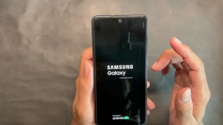 Cara Cek Tipe HP Samsung, Salah satu HP Samsung Saat mengalami Sistem Lemot