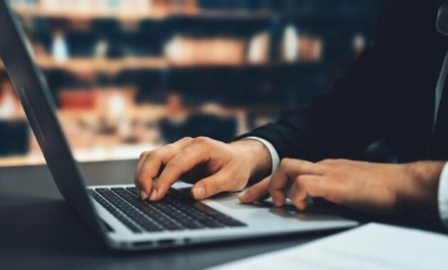 Gambar 2. Cek RAM laptop lewat Task Manager