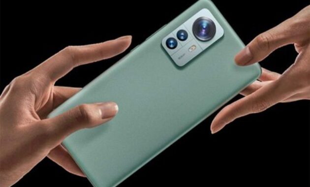 Gambar 2. Menggunakan fingerprint di HP Xiaomi