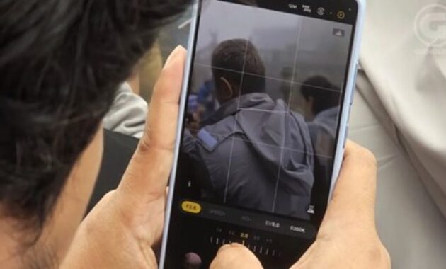 Gambar 2. Menggunakan fitur kamera HP Samsung