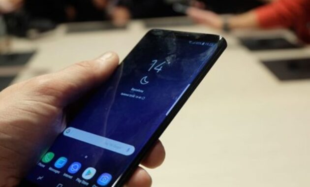 Gambar 1. 4 Cara melihat nama kontak kita di HP orang lain