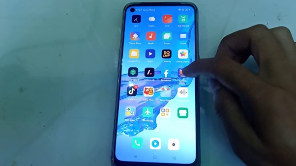 Gambar 1. 6 Cara cek tipe HP Oppo