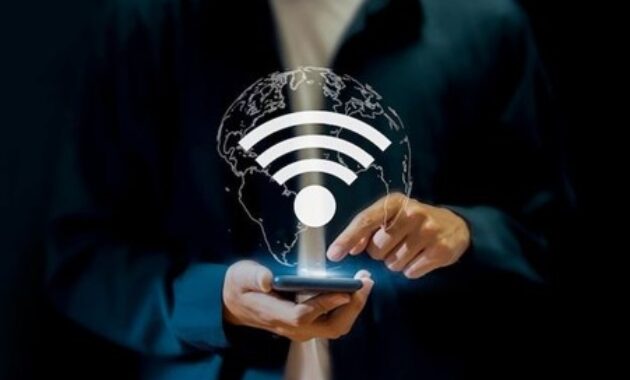 Gambar 1. Cara melihat barcode WiFi di HP Realme