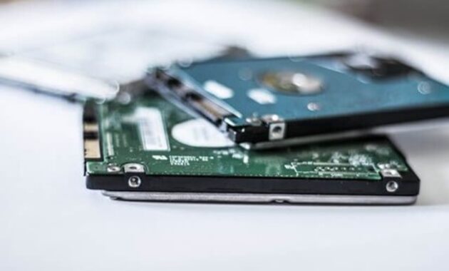 Gambar 1. Cara menghapus partisi hardisk di Windows 7