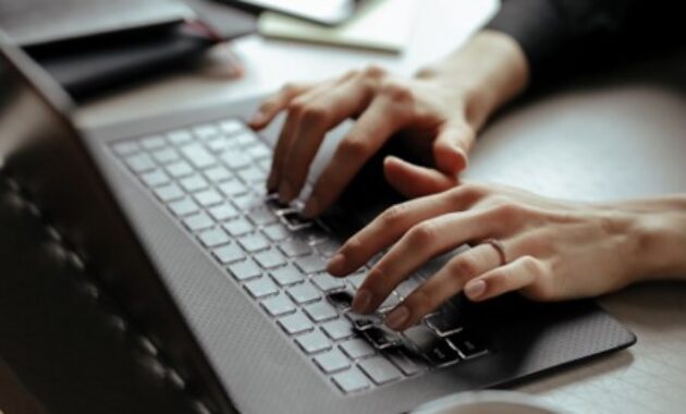 Gambar 1. Cara copy paste di laptop