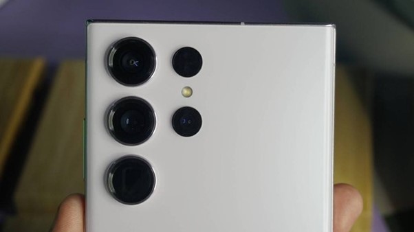 Gambar 1. HP yang ada kamera 05 ultra wide