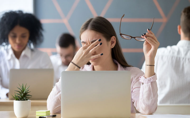 Kecerahan Layar Laptop Tidak Bisa Diatur di Windows 10, orang sakit mata karena kecerahan laptop