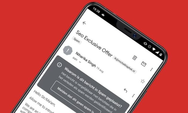 Gambar 2. Perbedaan smart reply dan smart compose