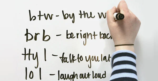 Apa Itu FYI, Bedanya Sama Kata Singkatan Lain?