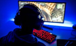 Gambar 1. Headset gaming dengan mic noise cancel