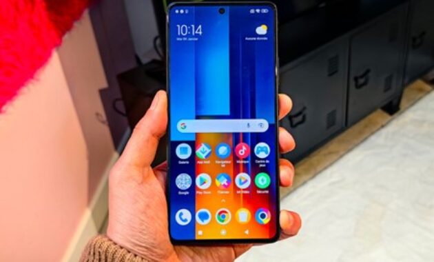 Gambar 2. Layar AMOLED 120Hz plus HDR10+
