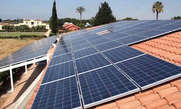 Gambar 1. Panel surya atap rumah hemat energi