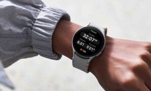 Gambar 1. Smartwatch AI 2025 dengan sensor kesehatan real-time