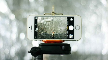 Gambar 1. Tripod HP ringkas untuk vlog