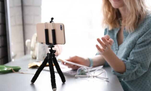 Gambar 2. Mini tripod HP vlog