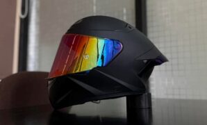 Gambar 1. Helm full face premium