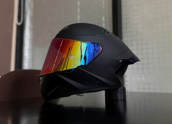 Gambar 1. Helm full face premium