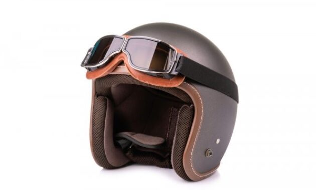 Gambar 2. Helm klasik vintage