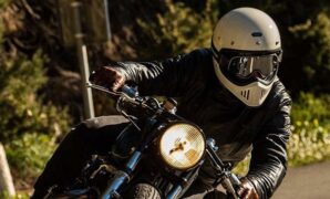 Gambar 1. Helm touring terbaik 2025