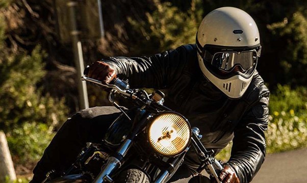 Gambar 1. Helm touring terbaik 2025