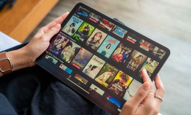 Gambar 1. Tablet bisa buat nonton dan belajar
