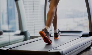 Gambar 1. Treadmill elektrik lipat