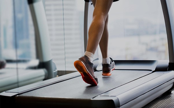 Gambar 1. Treadmill elektrik lipat