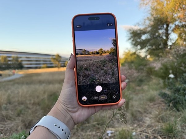 Gambar 1. iPhone 17 Pro Max Kamera dan Hasil Foto