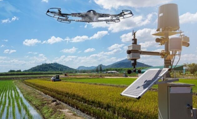 Gambar 1. Drone dan sensor AI untuk smart farming 2025