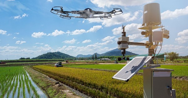 Gambar 1. Drone dan sensor AI untuk smart farming 2025