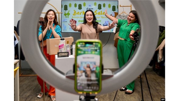 Gambar 1. Integrasi Live Commerce dan AI di TikTok