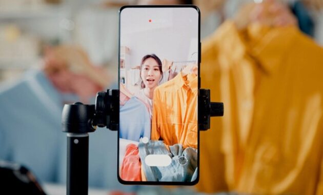 Gambar 2. Belanja langsung via video