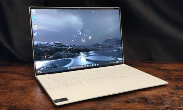 Gambar 2. Layar InfinityEdge (Pengalaman Visual yang Imersif)