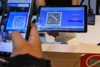 Gambar 1. Pembayaran digital QRIS dan integrasi IoT retail 2025