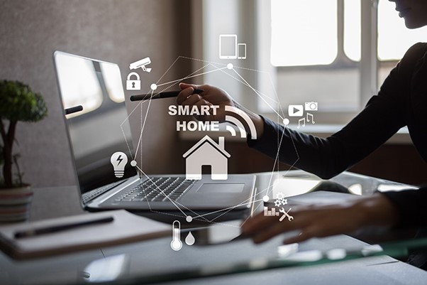 Gambar 1. Smart home dengan kontrol suara berbasis AI