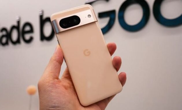 Gambar 1. Evolusi Google Pixel dari Segi Desain dan Teknologi AI