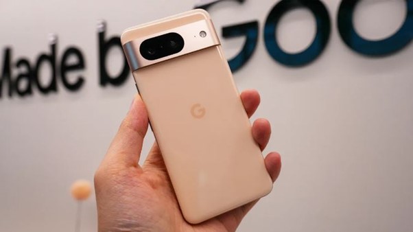 Gambar 1. Evolusi Google Pixel dari Segi Desain dan Teknologi AI