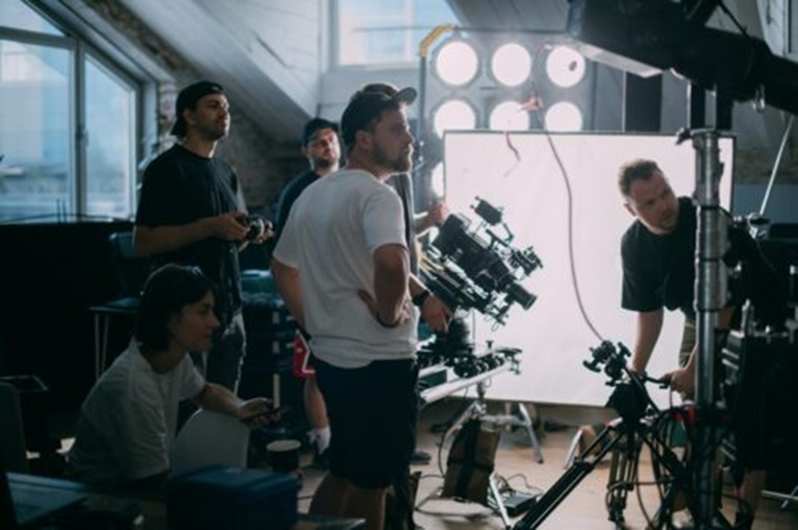 Gambar 1. Peralatan filmmaking terbaik untuk produksi film modern