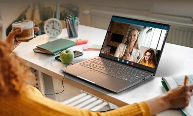 Gambar 2. SSD NVMe (Kecepatan Cahaya dalam Genggaman)