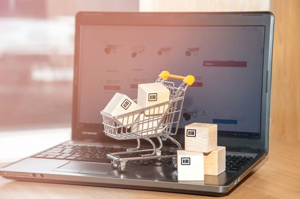 Gambar 1. Perbedaan e-commerce dan marketplace